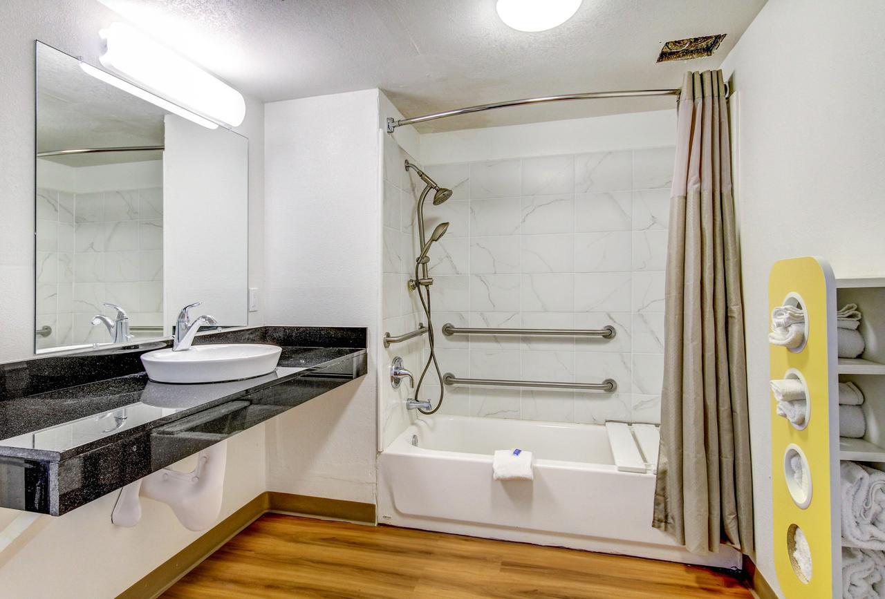 Motel 6 Waco - Lacy Lakeview Bellmead Bagian luar foto