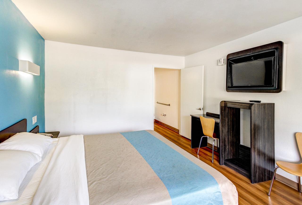 Motel 6 Waco - Lacy Lakeview Bellmead Bagian luar foto