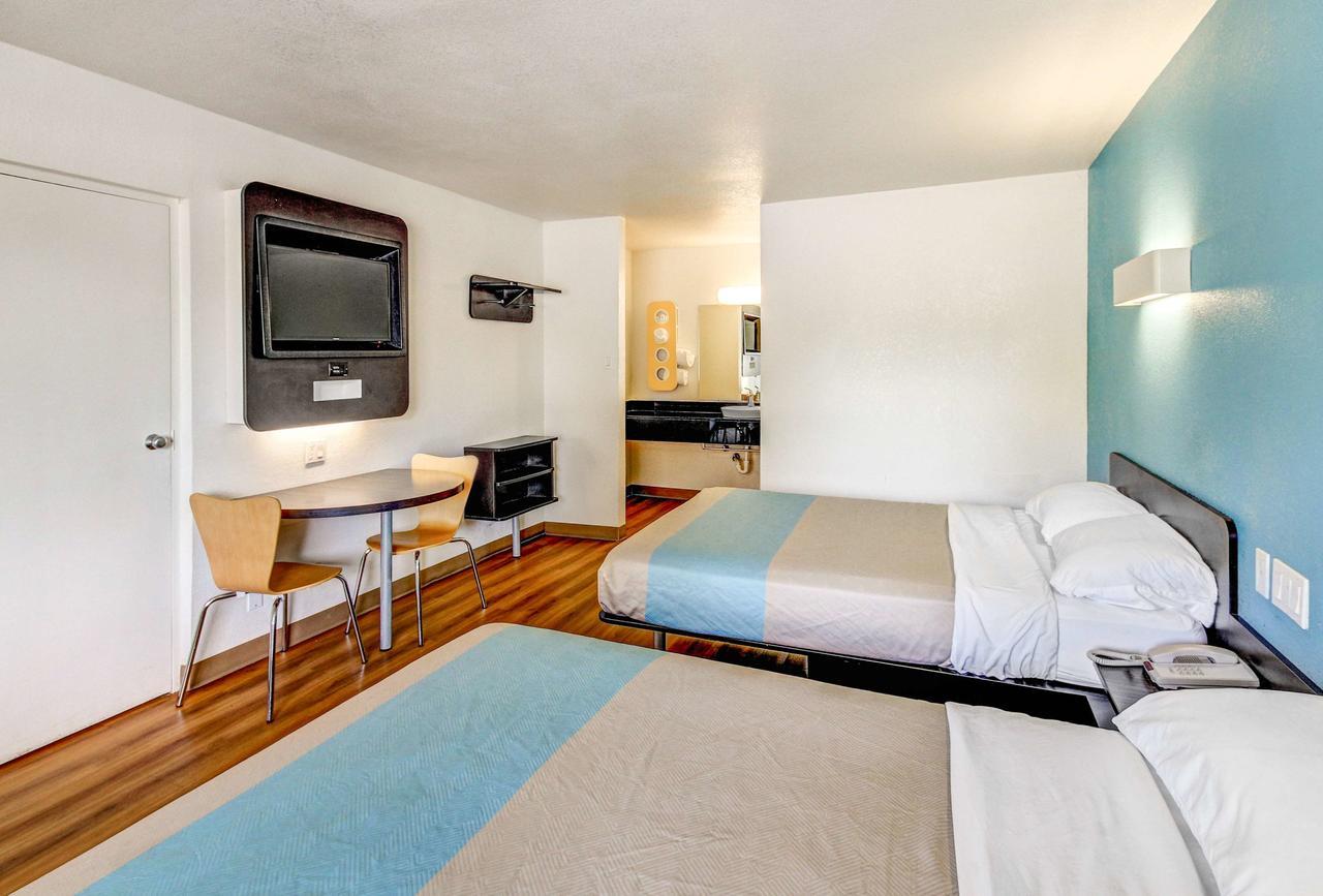 Motel 6 Waco - Lacy Lakeview Bellmead Bagian luar foto